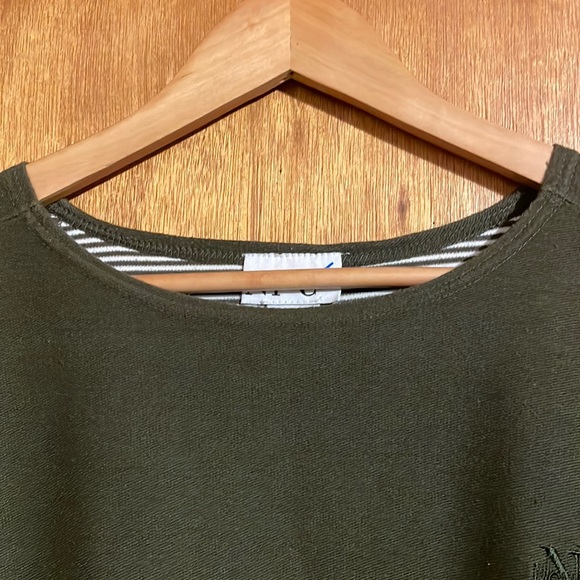•NEW YORK & COMPANY•ARMY GREEN RELAXED FIT SCOOPNECK SHORT SLEEVE TEE SIZE XL - Picture 6 of 7